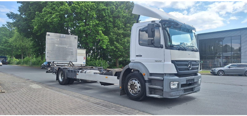 Mercedes-Benz 1833 2 Achser für BDF mit LBW - Châssis cabine: photos 2 Mercedes-Benz 1833 2 Achser für BDF mit LBW - Châssis cabine: photos 2