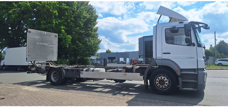 Mercedes-Benz 1833 2 Achser für BDF mit LBW - Châssis cabine: photos 3 Mercedes-Benz 1833 2 Achser für BDF mit LBW - Châssis cabine: photos 3