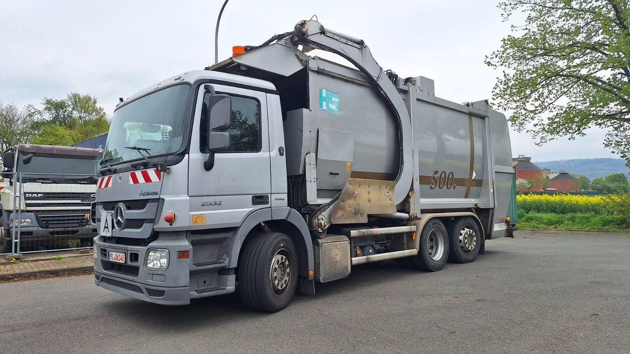 Mercedes-Benz 2532 Actros Überkopflader - Benne à ordures ménagères: photos 1 Mercedes-Benz 2532 Actros Überkopflader - Benne à ordures ménagères: photos 1