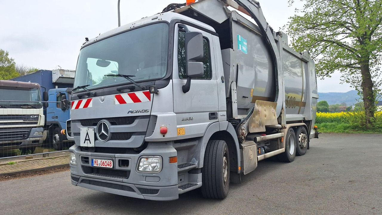 Mercedes-Benz 2532 Actros Überkopflader - Benne à ordures ménagères: photos 2 Mercedes-Benz 2532 Actros Überkopflader - Benne à ordures ménagères: photos 2