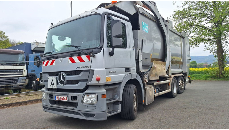 Mercedes-Benz 2532 Actros Überkopflader - Benne à ordures ménagères: photos 2 Mercedes-Benz 2532 Actros Überkopflader - Benne à ordures ménagères: photos 2