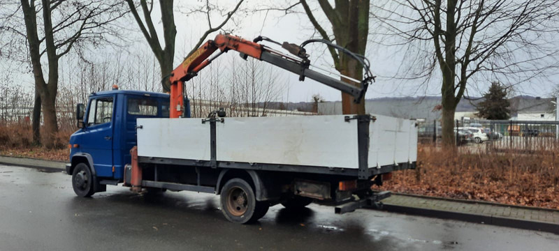 Mercedes-Benz 814 Pritsche mit Kran+Greifer - Camion plateau, Camion grue: photos 2 Mercedes-Benz 814 Pritsche mit Kran+Greifer - Camion plateau, Camion grue: photos 2