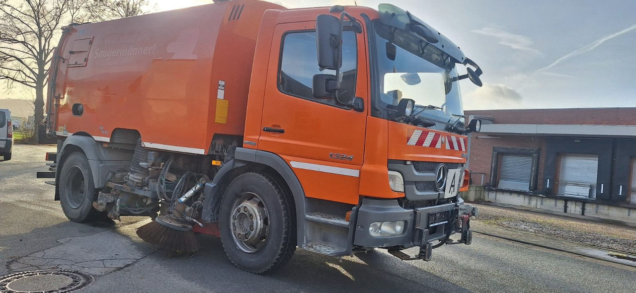 Mercedes-Benz Atego 1524 2 6-Zyl. 4x2 - Balayeuse de voirie: photos 3 Mercedes-Benz Atego 1524 2 6-Zyl. 4x2 - Balayeuse de voirie: photos 3