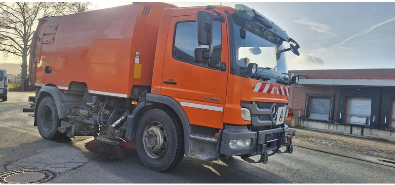 Mercedes-Benz Atego 1524 2 6-Zyl. 4x2 - Balayeuse de voirie: photos 3 Mercedes-Benz Atego 1524 2 6-Zyl. 4x2 - Balayeuse de voirie: photos 3