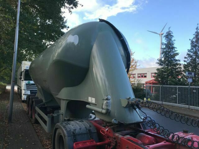 SPITZER SF 2734/2P Zement/Silo German Fahrzeug - Semi-remorque citerne: photos 3 SPITZER SF 2734/2P Zement/Silo German Fahrzeug - Semi-remorque citerne: photos 3