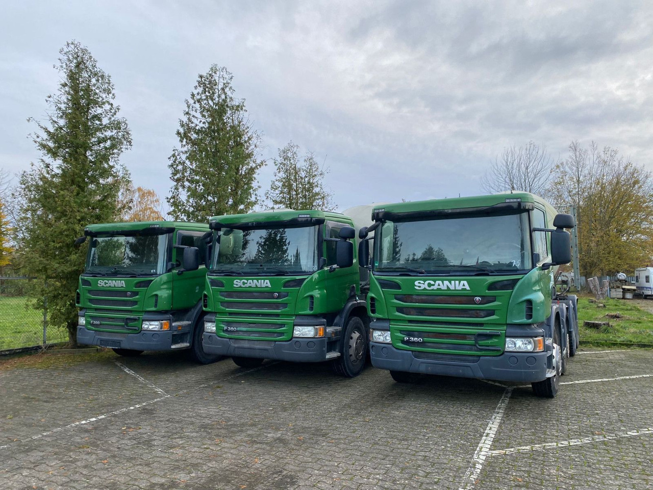 Scania 2x P360 Betonmischer 8x4 Blatt/Blatt E6 2 stück - Camion malaxeur: photos 2 Scania 2x P360 Betonmischer 8x4 Blatt/Blatt E6 2 stück - Camion malaxeur: photos 2