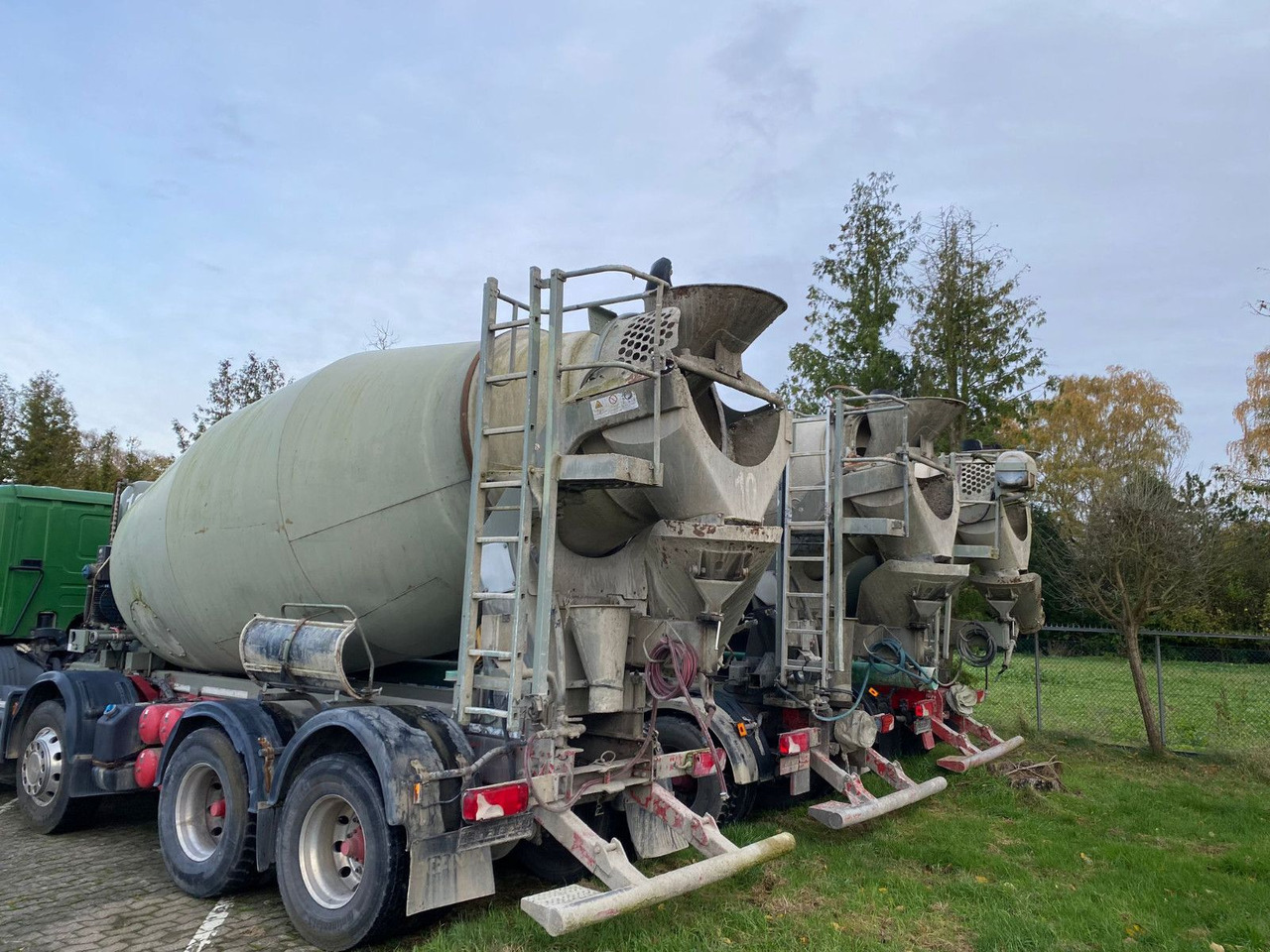 Scania 2x P360 Betonmischer 8x4 Blatt/Blatt E6 2 stück - Camion malaxeur: photos 5 Scania 2x P360 Betonmischer 8x4 Blatt/Blatt E6 2 stück - Camion malaxeur: photos 5