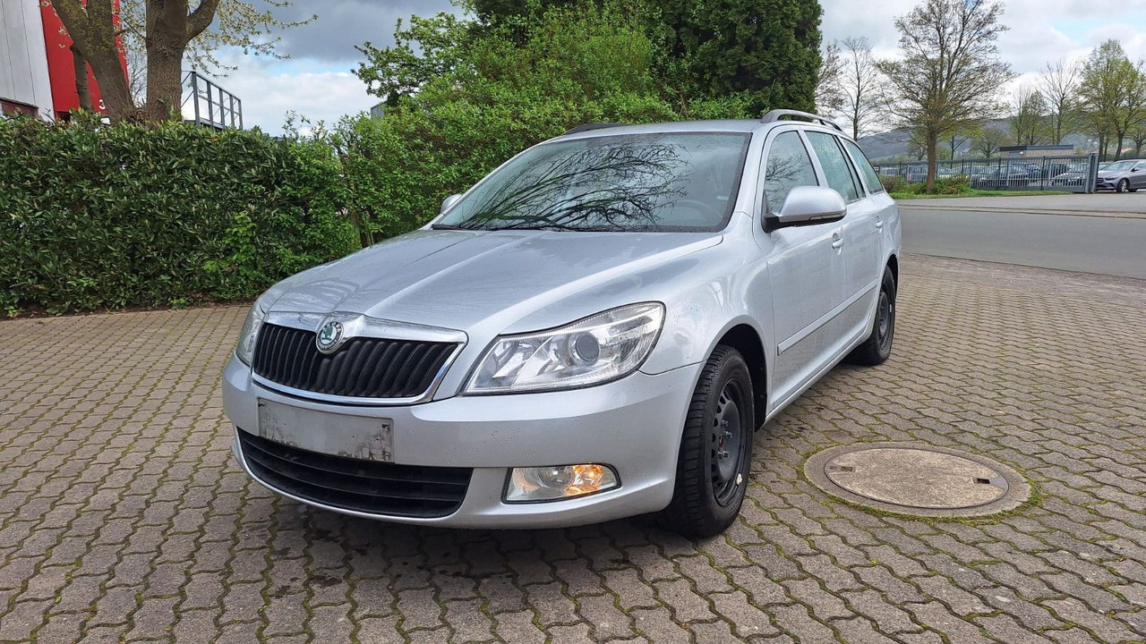 Skoda Octavia - Voiture: photos 1 Skoda Octavia - Voiture: photos 1