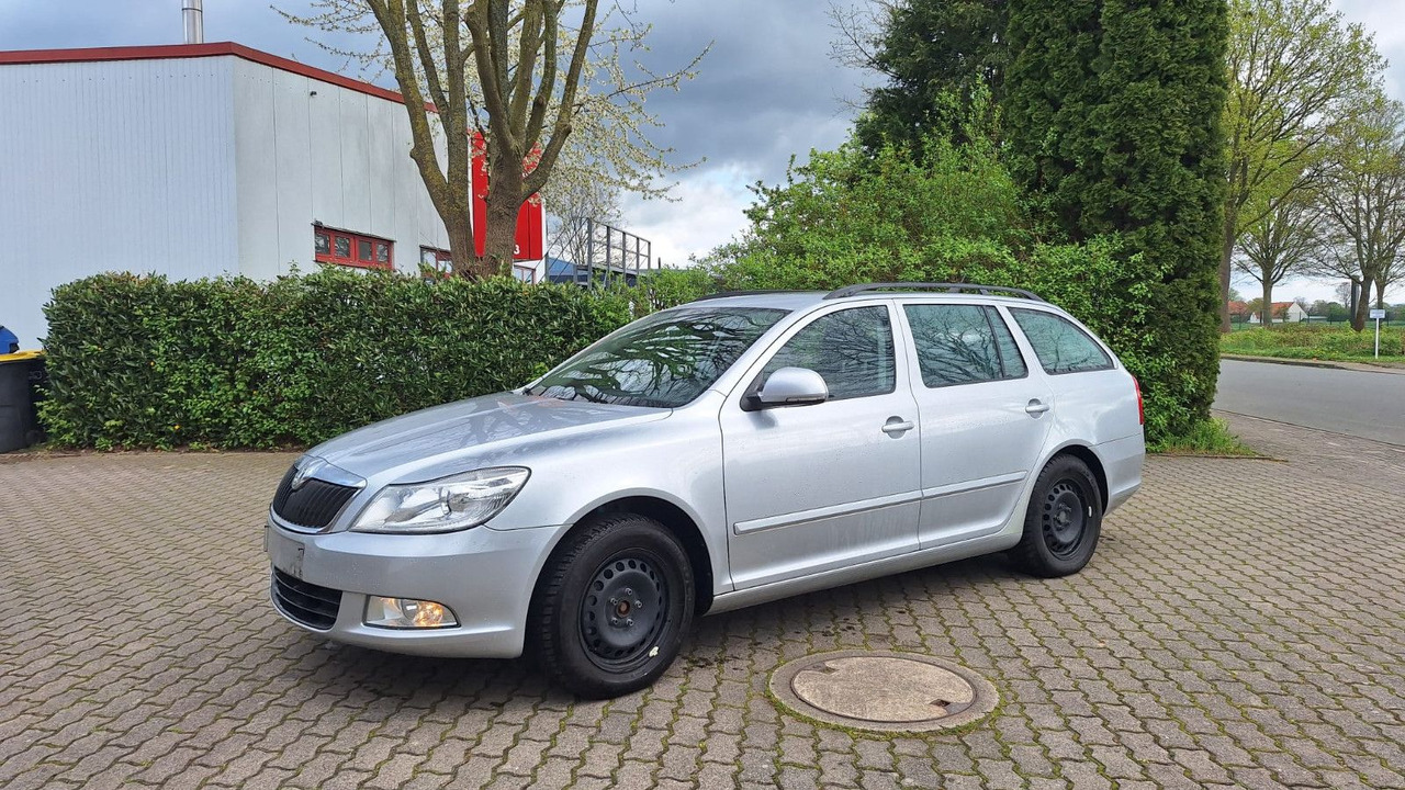 Skoda Octavia - Voiture: photos 2 Skoda Octavia - Voiture: photos 2
