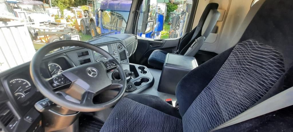 Mercedes-Benz 2043 Arocs 4x4 - Tracteur routier: photos 5 Mercedes-Benz 2043 Arocs 4x4 - Tracteur routier: photos 5