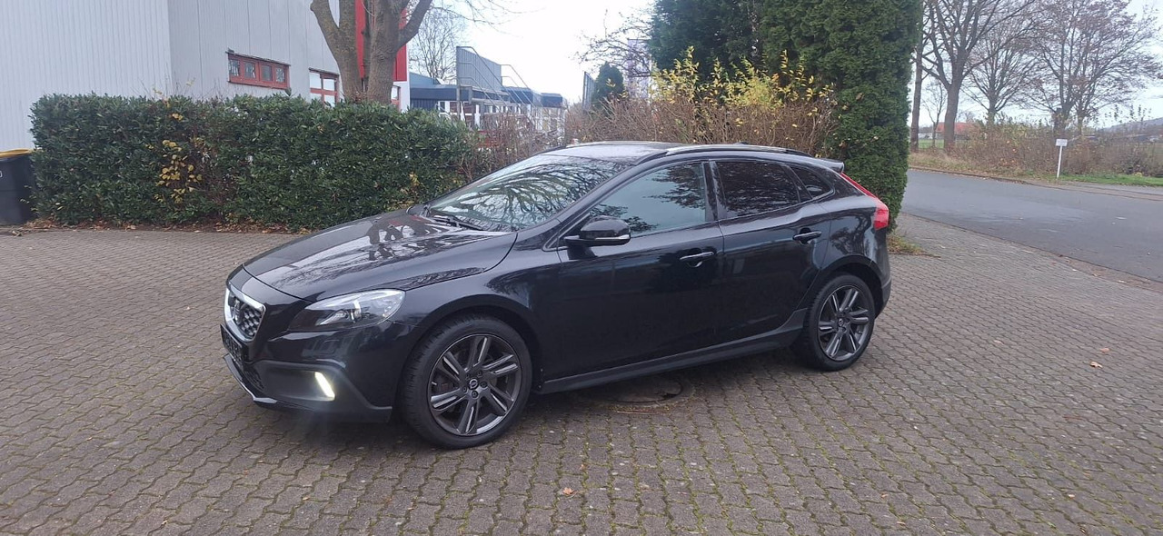 Volvo V40 Cross Country You! - SUV: photos 2 Volvo V40 Cross Country You! - SUV: photos 2
