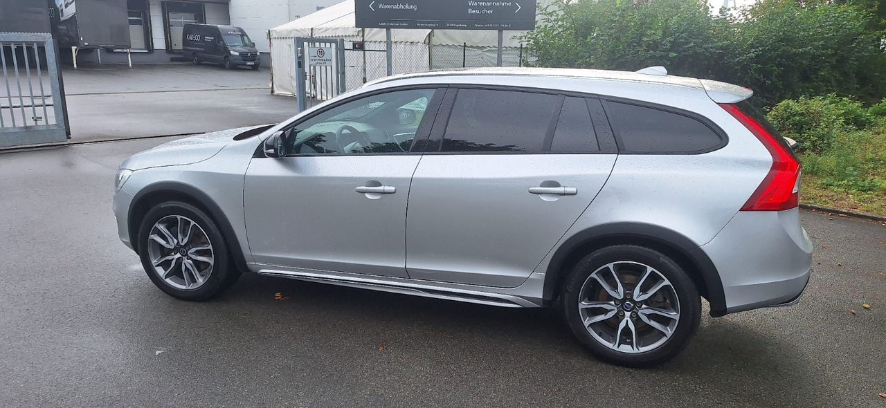 Volvo V60 Cross Country Summum AWD - Voiture: photos 2 Volvo V60 Cross Country Summum AWD - Voiture: photos 2