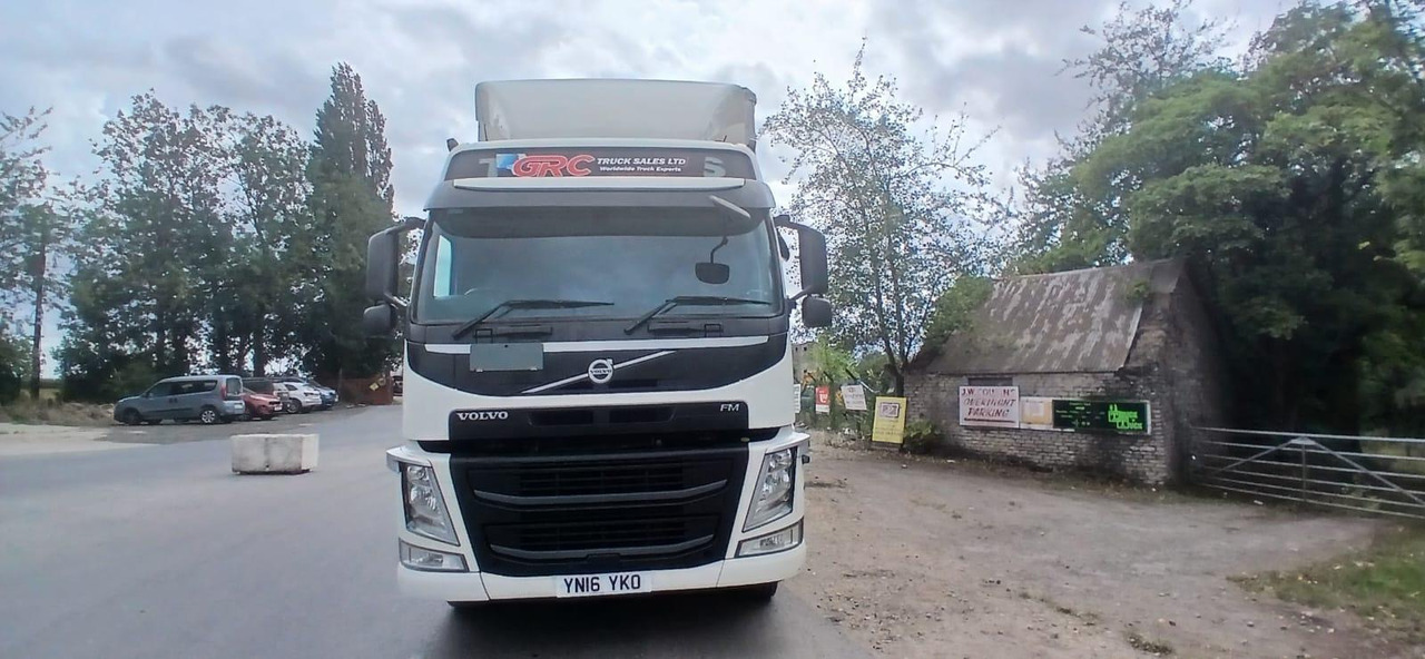 2016 Volvo FM 330 Curtainside Truck - Camion à rideaux coulissants: photos 3 2016 Volvo FM 330 Curtainside Truck - Camion à rideaux coulissants: photos 3