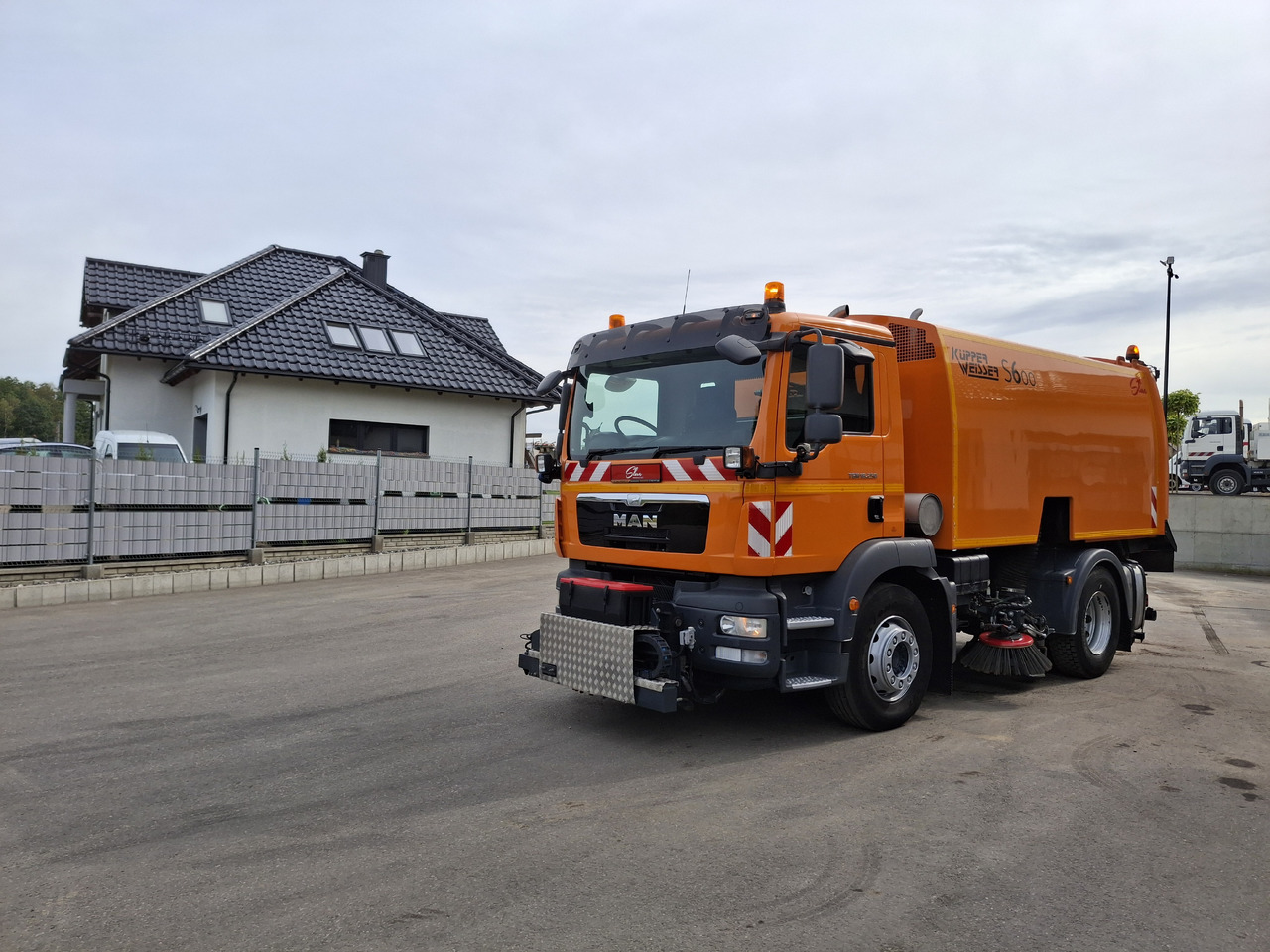 MAN TGM 18.250 Zamiatarka Kupper Weisser BROCK 2 Motoren Szczotki L/R PM10 Odchwaszczarka - Balayeuse de voirie: photos 3 MAN TGM 18.250 Zamiatarka Kupper Weisser BROCK 2 Motoren Szczotki L/R PM10 Odchwaszczarka - Balayeuse de voirie: photos 3