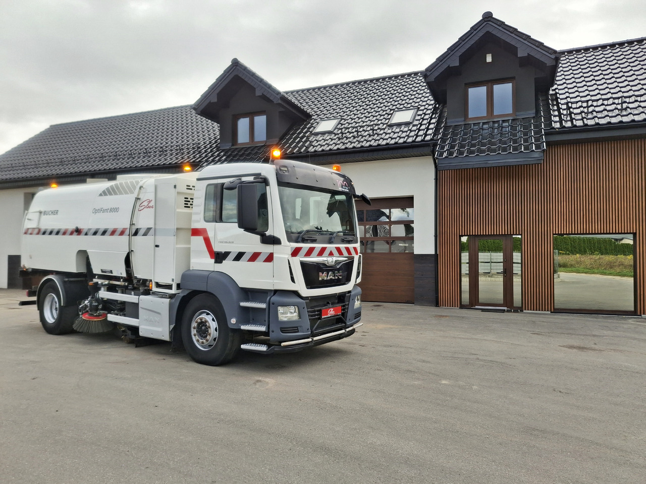 MAN TGS 18.320 Zamiatarka Kehrmaschine BUCHER OptiFant 8000 Karcher Euro 6 PM10 L/R Hochdruckreinigung - Balayeuse de voirie: photos 1 MAN TGS 18.320 Zamiatarka Kehrmaschine BUCHER OptiFant 8000 Karcher Euro 6 PM10 L/R Hochdruckreinigung - Balayeuse de voirie: photos 1