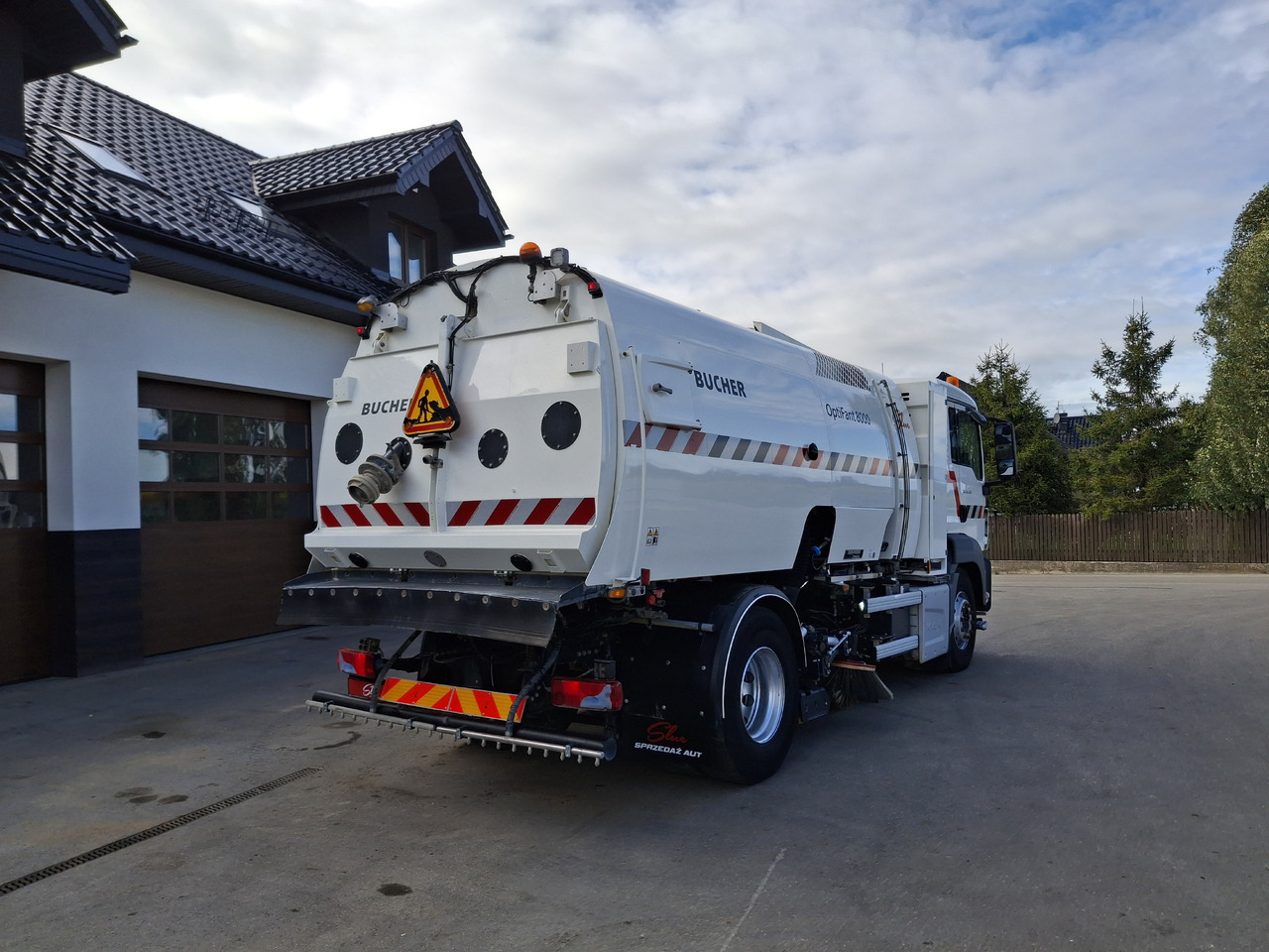 MAN TGS 18.320 Zamiatarka Kehrmaschine BUCHER OptiFant 8000 Karcher Euro 6 PM10 L/R Hochdruckreinigung - Balayeuse de voirie: photos 4 MAN TGS 18.320 Zamiatarka Kehrmaschine BUCHER OptiFant 8000 Karcher Euro 6 PM10 L/R Hochdruckreinigung - Balayeuse de voirie: photos 4
