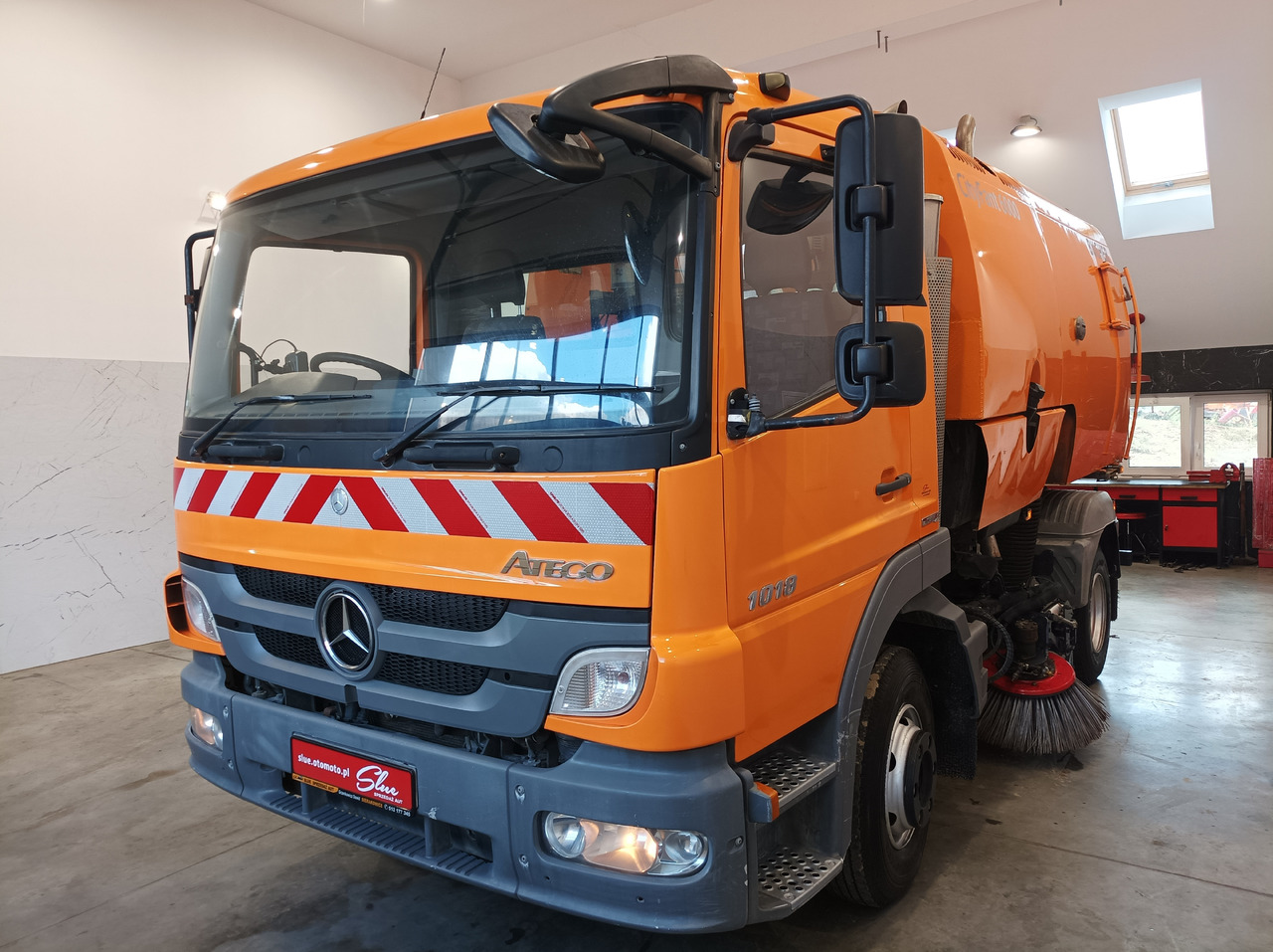 MERCEDES-BENZ Atego 1018 Zamiatarka Kehrmaschine BUCHER Szczotki L/R PM10 2 Silniki 2012r - Balayeuse de voirie: photos 2 MERCEDES-BENZ Atego 1018 Zamiatarka Kehrmaschine BUCHER Szczotki L/R PM10 2 Silniki 2012r - Balayeuse de voirie: photos 2