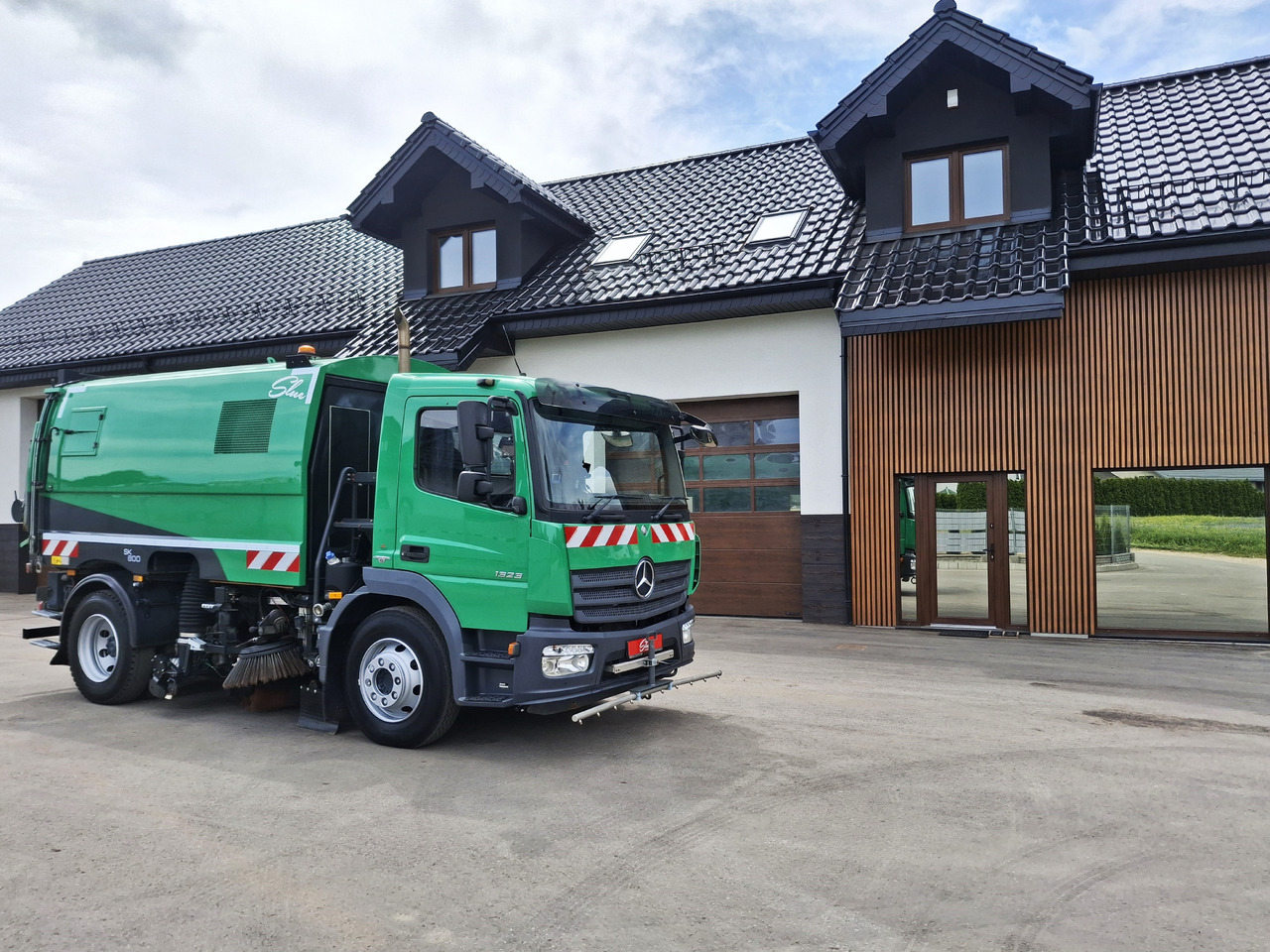 MERCEDES-BENZ Atego 1523 Zamiatarka Kehrmaschine Schmidt SK600 Karcher 2 Motoren Euro 6 PM10 Rura Do Liści - Balayeuse de voirie: photos 1 MERCEDES-BENZ Atego 1523 Zamiatarka Kehrmaschine Schmidt SK600 Karcher 2 Motoren Euro 6 PM10 Rura Do Liści - Balayeuse de voirie: photos 1