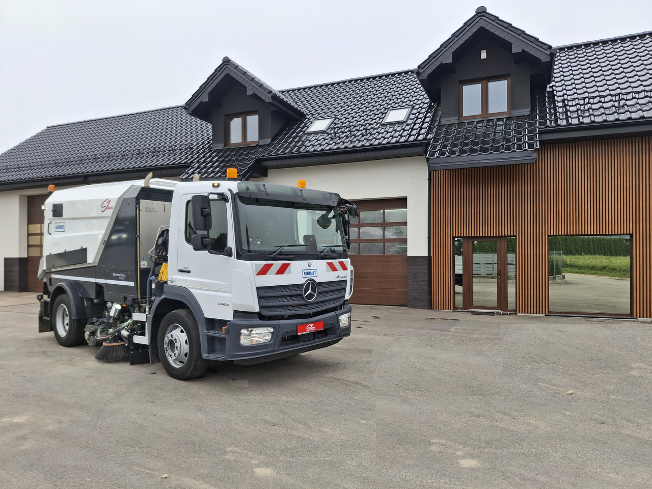 MERCEDES-BENZ Atego 1523 Zamiatarka Kehrmaschine Schmidt Street King 660 Euro 6 PM10 2 Motoren Szczotki L/R 2016r - Balayeuse de voirie: photos 1 MERCEDES-BENZ Atego 1523 Zamiatarka Kehrmaschine Schmidt Street King 660 Euro 6 PM10 2 Motoren Szczotki L/R 2016r - Balayeuse de voirie: photos 1