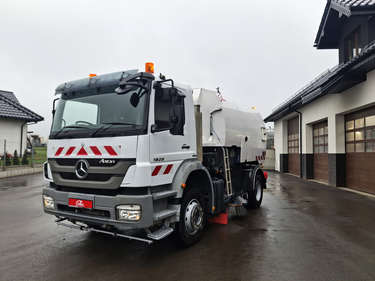 MERCEDES-BENZ Axor 1829 Zamiatarka Kehrmaschine Johnston 2 Motoren Karcher L/R - Balayeuse de voirie: photos 2 MERCEDES-BENZ Axor 1829 Zamiatarka Kehrmaschine Johnston 2 Motoren Karcher L/R - Balayeuse de voirie: photos 2