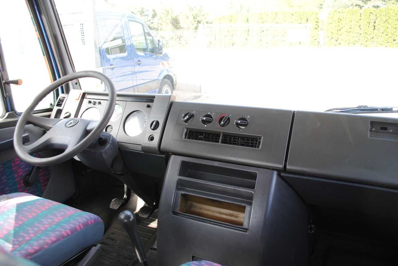 Mercedes-Benz 711D Doka Dubel Kabina Pritsche Doppelkabine - Camion plateau: photos 5 Mercedes-Benz 711D Doka Dubel Kabina Pritsche Doppelkabine - Camion plateau: photos 5