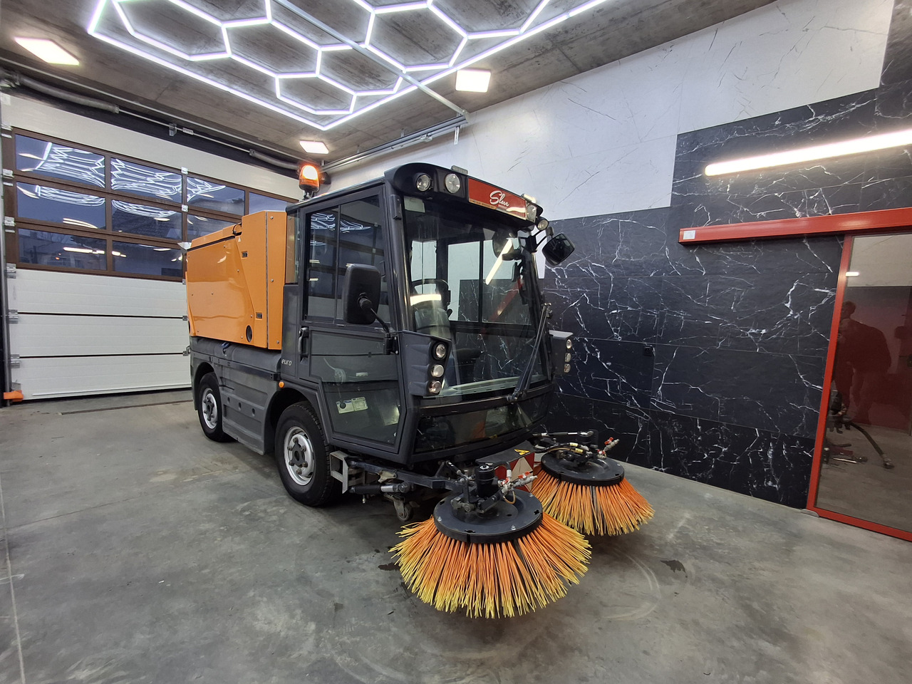 Schmidt Swingo 200 Zamiatarka Kehrmaschine Euro 6 PM 10 - Balayeuse de voirie: photos 1 Schmidt Swingo 200 Zamiatarka Kehrmaschine Euro 6 PM 10 - Balayeuse de voirie: photos 1