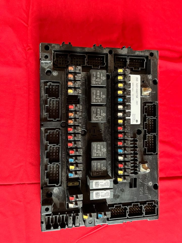 Mercedes Actros A 0014462758 Steuergerät SAM Cabin Control Unit - Fusible pour Camion: photos 1 Mercedes Actros A 0014462758 Steuergerät SAM Cabin Control Unit - Fusible pour Camion: photos 1
