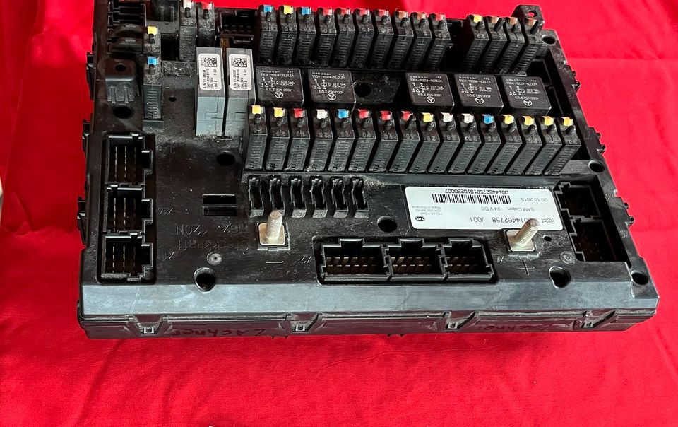 Mercedes Actros A 0014462758 Steuergerät SAM Cabin Control Unit - Fusible pour Camion: photos 5 Mercedes Actros A 0014462758 Steuergerät SAM Cabin Control Unit - Fusible pour Camion: photos 5