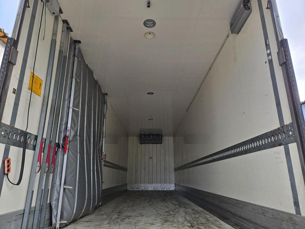 Volvo FH460 6X2 CARRIER 1050  - Camion frigorifique: photos 4 Volvo FH460 6X2 CARRIER 1050  - Camion frigorifique: photos 4