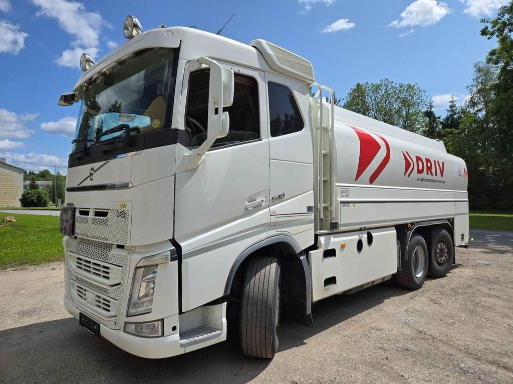 Volvo FH540 6x2 ADR - Camion citerne: photos 1 Volvo FH540 6x2 ADR - Camion citerne: photos 1