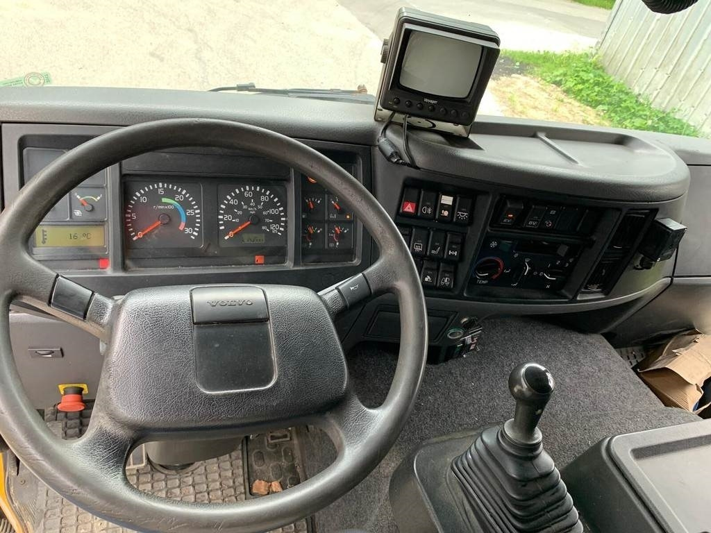 Camion benne Volvo FL615 + HIAB 027-2: photos 12