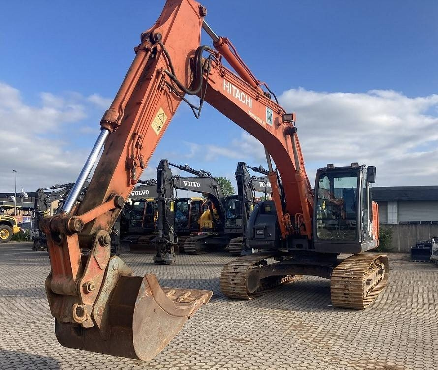 Hitachi ZX 225 US LC - Pelle sur chenille: photos 1 Hitachi ZX 225 US LC - Pelle sur chenille: photos 1