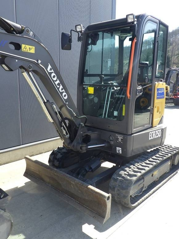 Volvo ECR 25 D - Mini pelle: photos 2 Volvo ECR 25 D - Mini pelle: photos 2