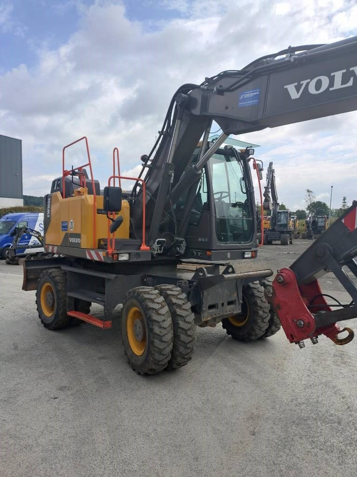 Volvo EW 160 E - Pelle sur pneus: photos 4 Volvo EW 160 E - Pelle sur pneus: photos 4