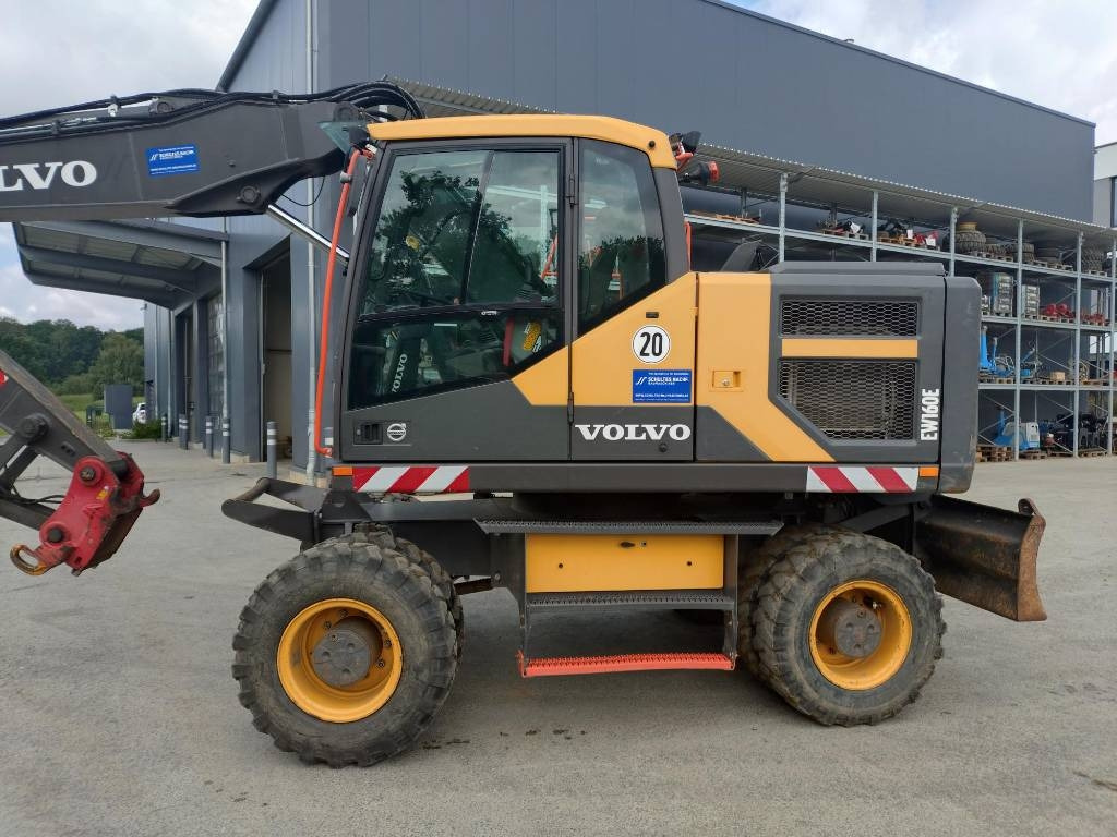 Volvo EW 160 E - Pelle sur pneus: photos 1 Volvo EW 160 E - Pelle sur pneus: photos 1