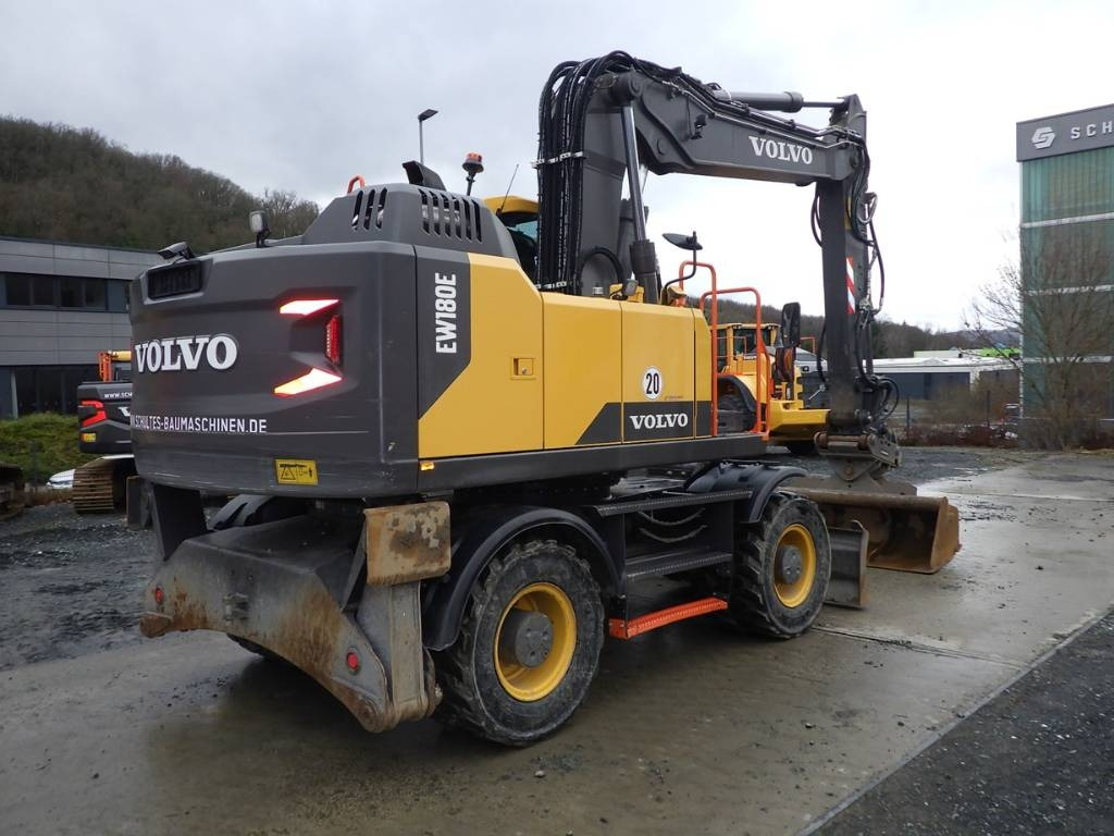 Volvo EW 180 E - Pelle sur pneus: photos 5 Volvo EW 180 E - Pelle sur pneus: photos 5