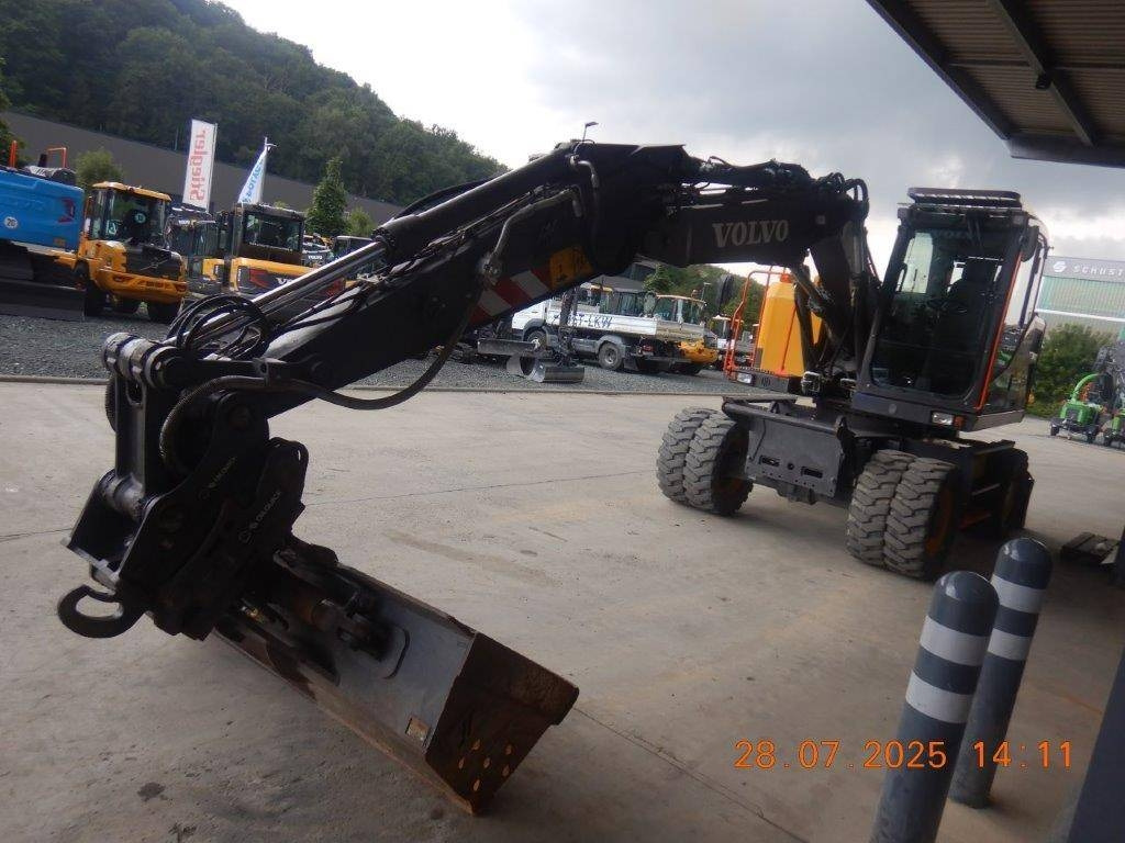 Volvo EWR 150 E - Pelle sur pneus: photos 1 Volvo EWR 150 E - Pelle sur pneus: photos 1
