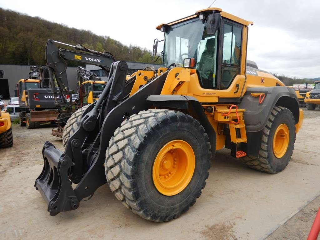 Volvo L 110 H - Chargeuse sur pneus: photos 1 Volvo L 110 H - Chargeuse sur pneus: photos 1