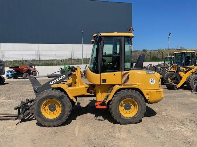 Volvo L 30 G - Chargeuse sur pneus: photos 1 Volvo L 30 G - Chargeuse sur pneus: photos 1