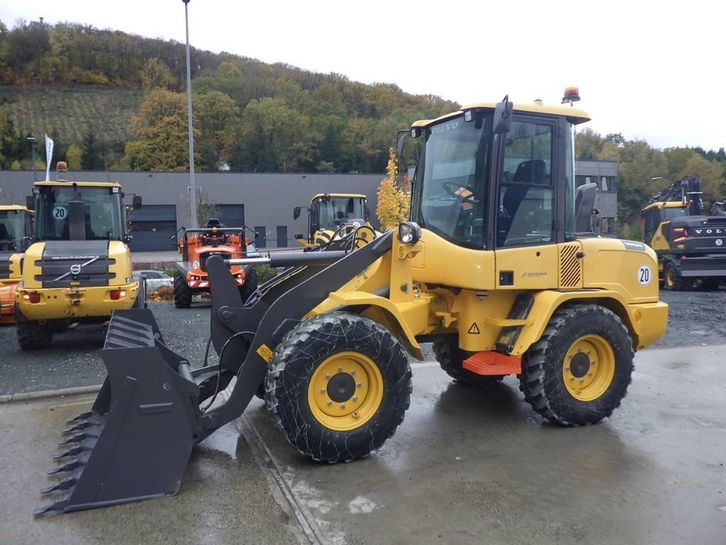 Volvo L 30 G - Chargeuse sur pneus: photos 1 Volvo L 30 G - Chargeuse sur pneus: photos 1