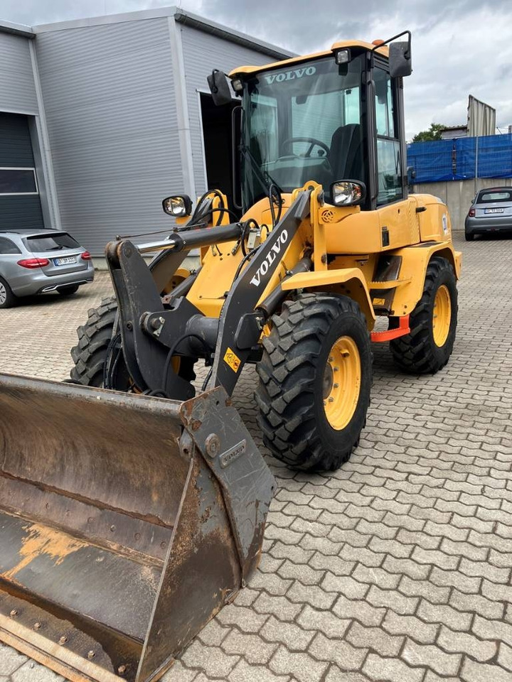 Volvo L 30 G - Chargeuse sur pneus: photos 1 Volvo L 30 G - Chargeuse sur pneus: photos 1