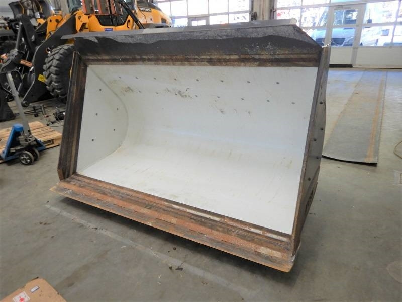 Volvo Schaufel Festanbau für L60H, L70H - Godet pour Engins de chantier: photos 1 Volvo Schaufel Festanbau für L60H, L70H - Godet pour Engins de chantier: photos 1