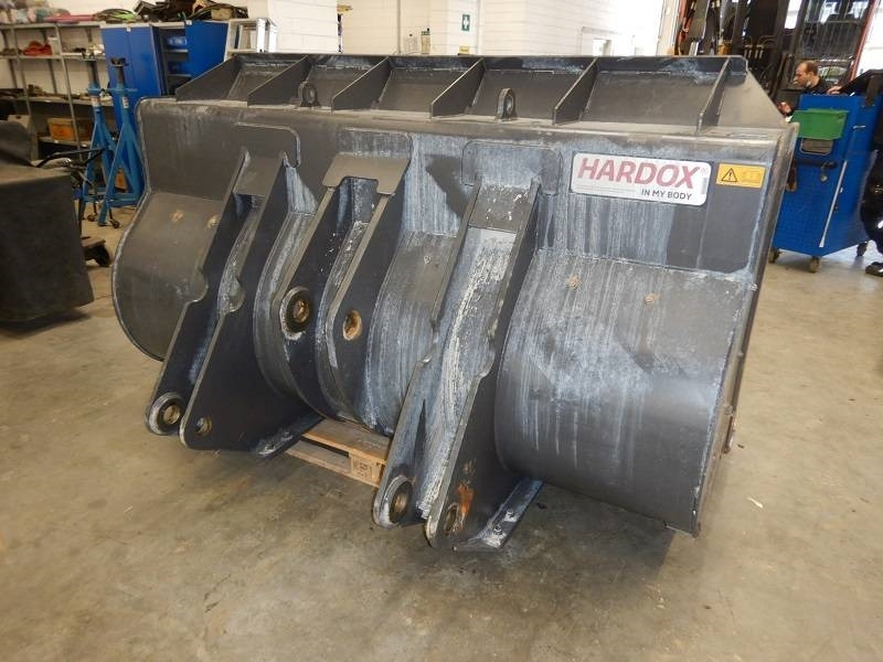 Volvo Schaufel Festanbau für L60H, L70H - Godet pour Engins de chantier: photos 3 Volvo Schaufel Festanbau für L60H, L70H - Godet pour Engins de chantier: photos 3