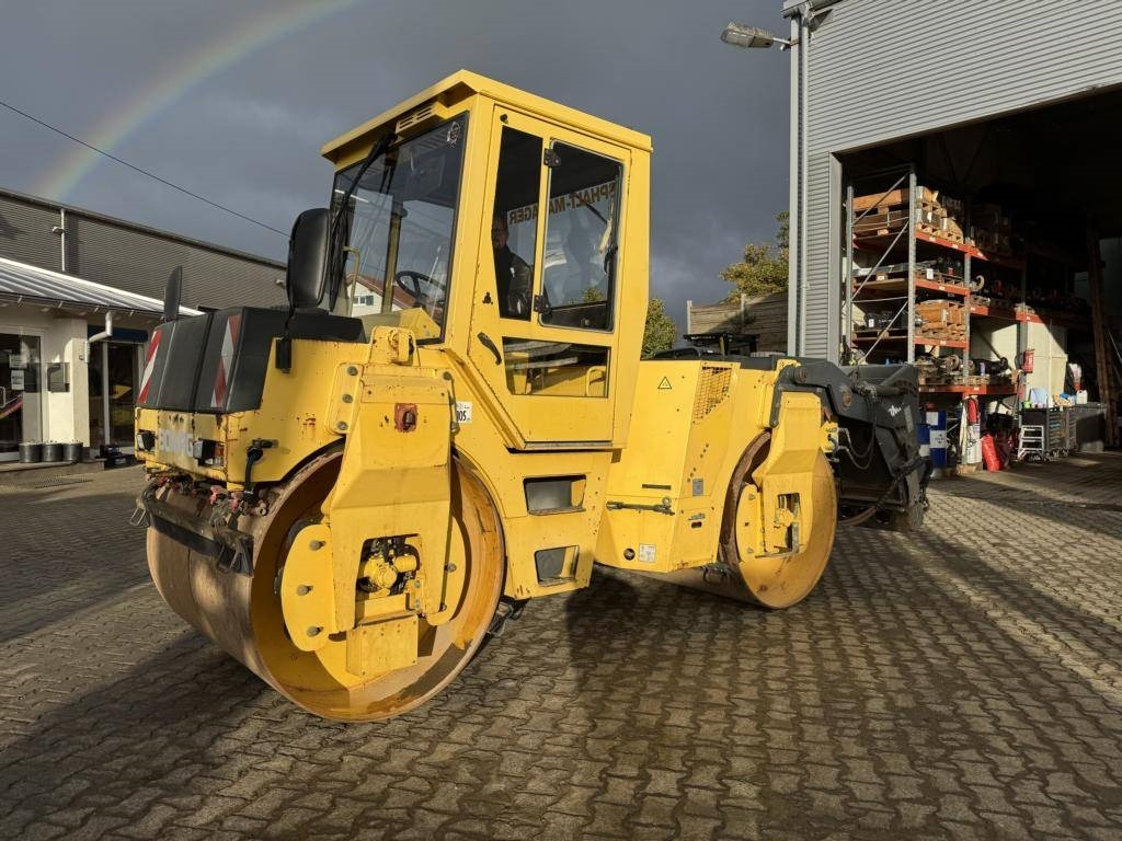 Bomag BW 144 AD-2 mit Splittstreuer BS180 - Rouleau compresseur: photos 1 Bomag BW 144 AD-2 mit Splittstreuer BS180 - Rouleau compresseur: photos 1