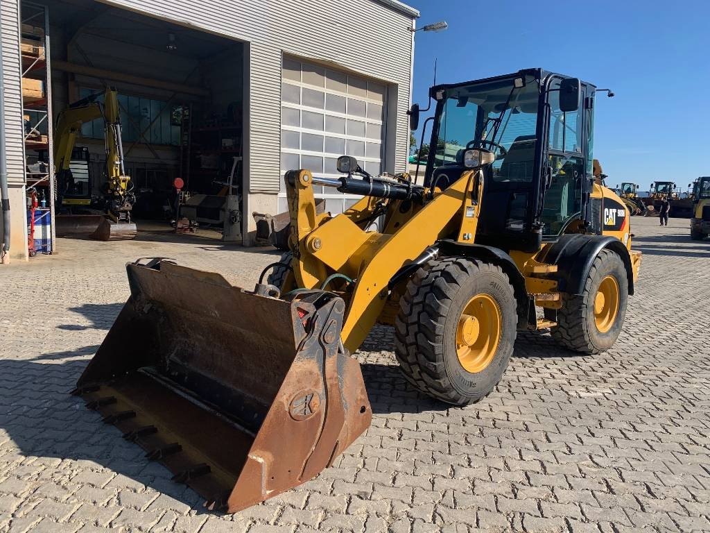 CAT 908M - Chargeuse sur pneus: photos 1 CAT 908M - Chargeuse sur pneus: photos 1