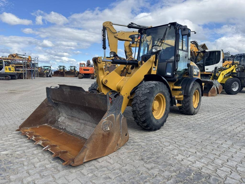CAT 908M - Chargeuse sur pneus: photos 1 CAT 908M - Chargeuse sur pneus: photos 1