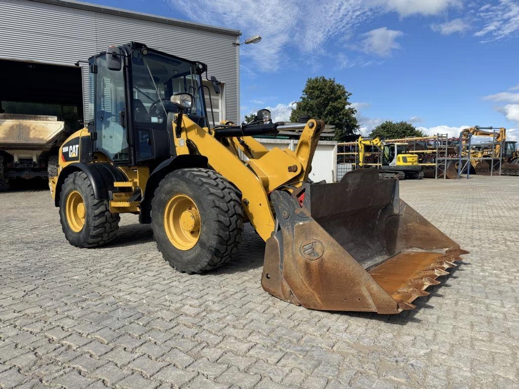 CAT 908M - Chargeuse sur pneus: photos 3 CAT 908M - Chargeuse sur pneus: photos 3
