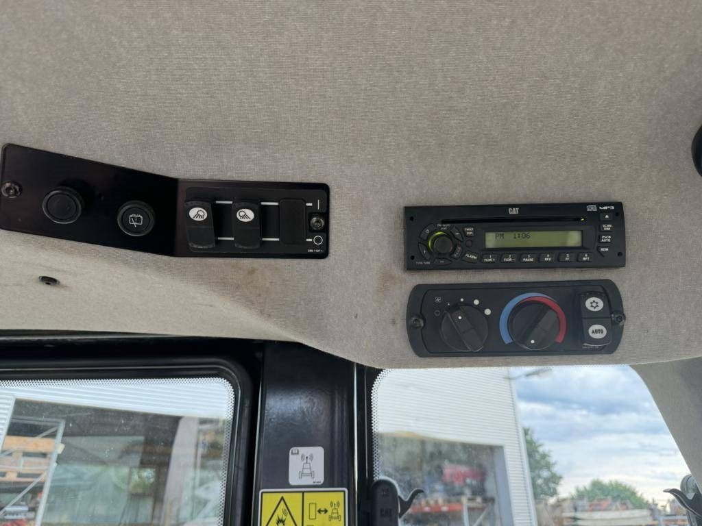 Chargeuse sur chenilles CAT 973 D: photos 12