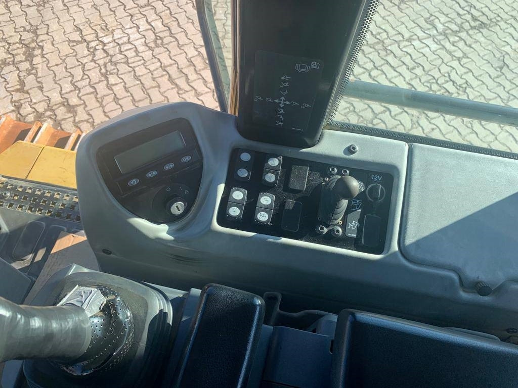 Chargeuse sur chenilles CAT 973 D: photos 13