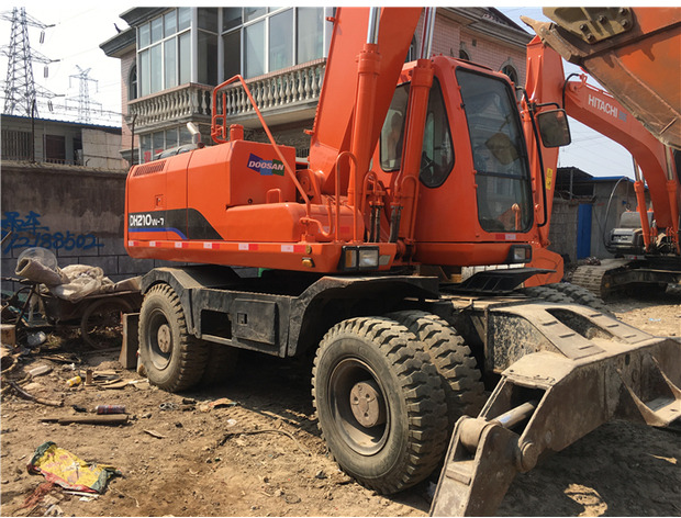 2018 Doosan DH210 - Pelle sur pneus: photos 4 2018 Doosan DH210 - Pelle sur pneus: photos 4